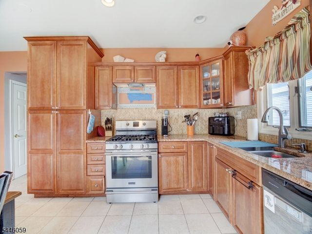 564 Passaic Ave, Kenilworth Boro, NJ 07033
