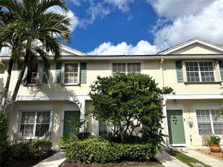 9845 NW 56th Pl 9845, Coral Springs, FL 33076