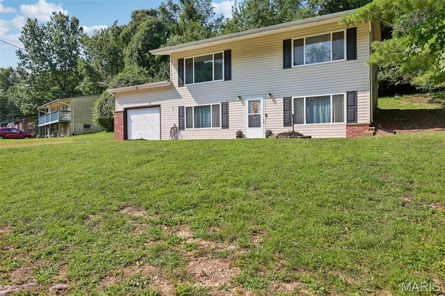2101 Linnus Drive, High Ridge, MO 63049