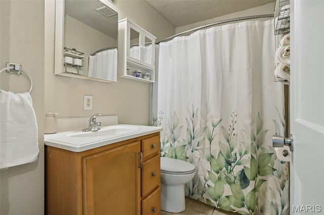 2101 Linnus Drive, High Ridge, MO 63049