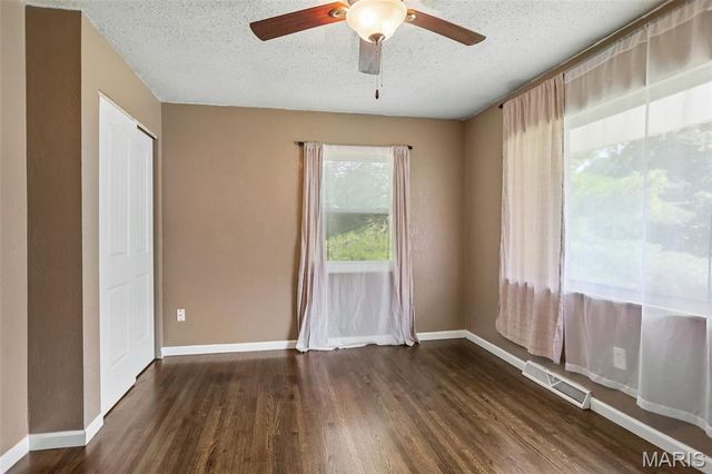 2101 Linnus Drive, High Ridge, MO 63049