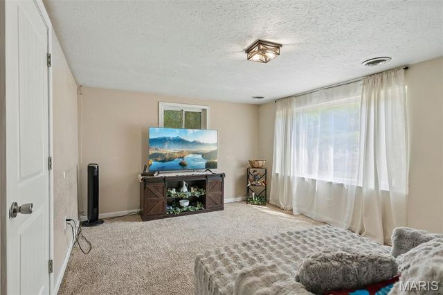 2101 Linnus Drive, High Ridge, MO 63049