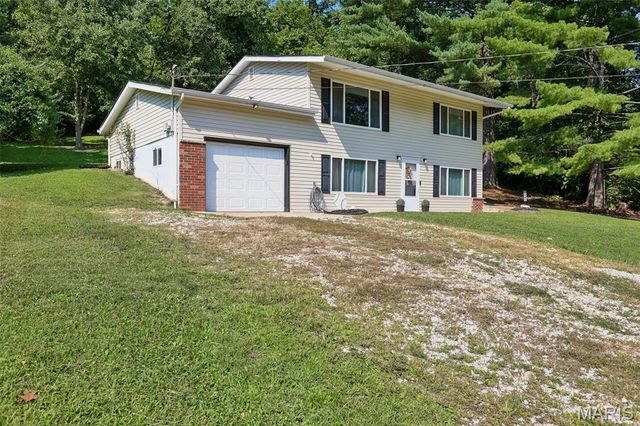 2101 Linnus Drive, High Ridge, MO 63049