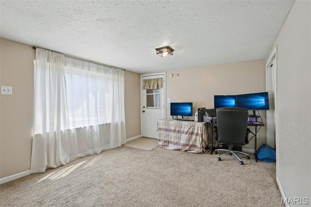 2101 Linnus Drive, High Ridge, MO 63049