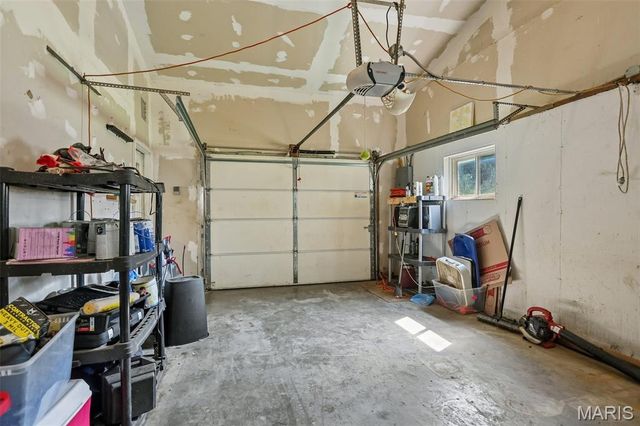 2101 Linnus Drive, High Ridge, MO 63049