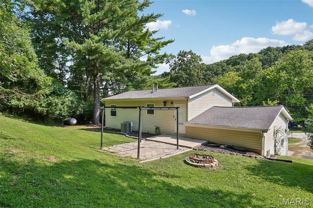 2101 Linnus Drive, High Ridge, MO 63049