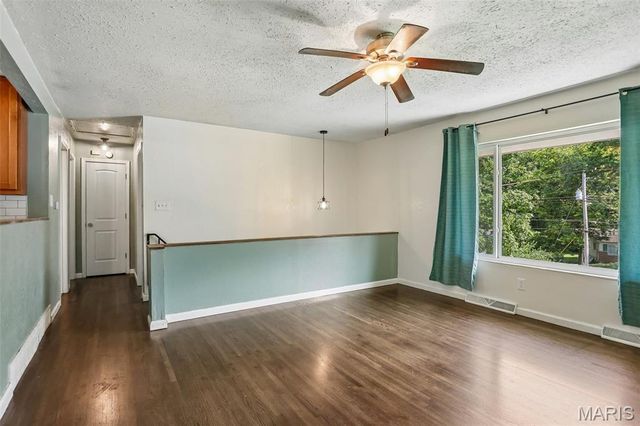 2101 Linnus Drive, High Ridge, MO 63049