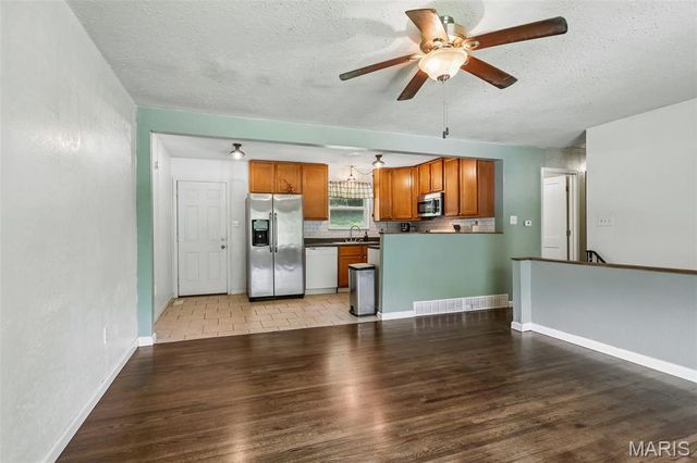 2101 Linnus Drive, High Ridge, MO 63049