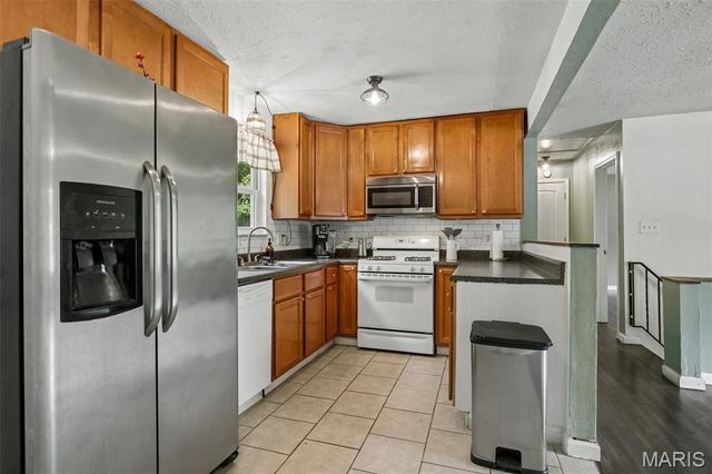 2101 Linnus Drive, High Ridge, MO 63049