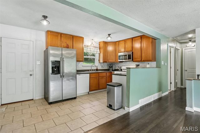 2101 Linnus Drive, High Ridge, MO 63049