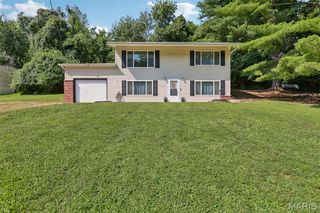 2101 Linnus Drive, High Ridge, MO 63049