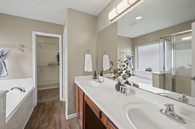 10235 Mills Run Drive, Houston, TX 77070