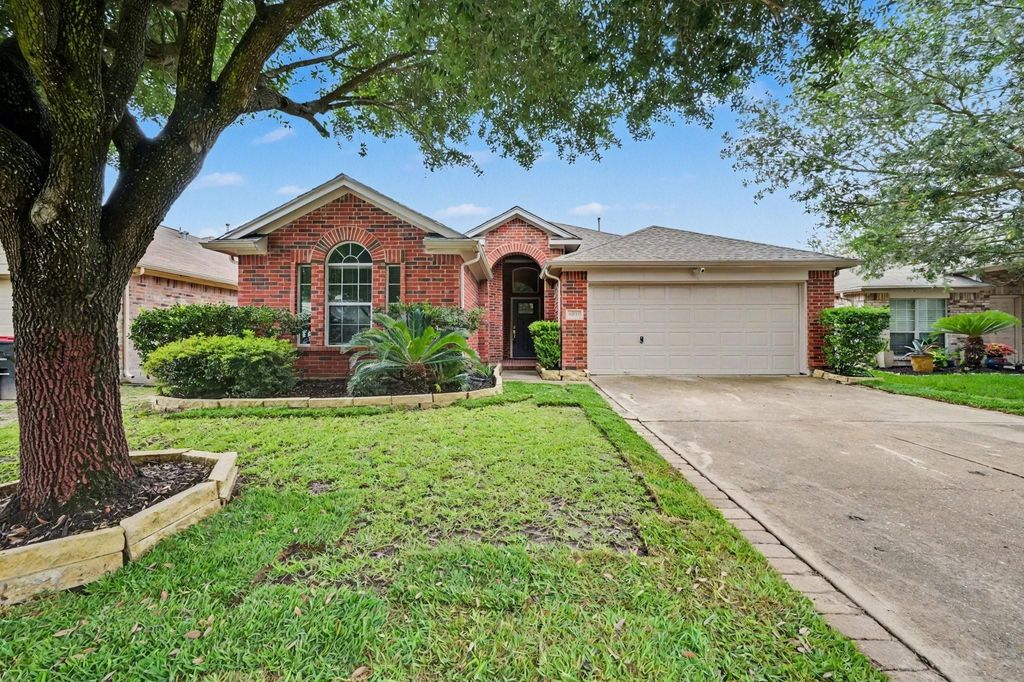10235 Mills Run Drive, Houston, TX 77070