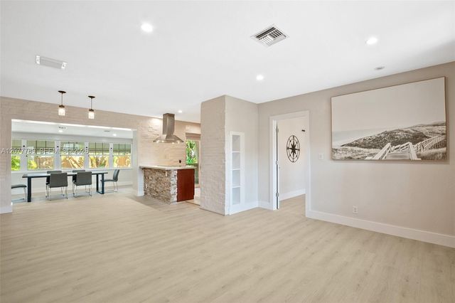 2725 NE 21st Avenue, Fort Lauderdale, FL 33306