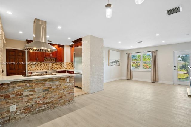 2725 NE 21st Avenue, Fort Lauderdale, FL 33306