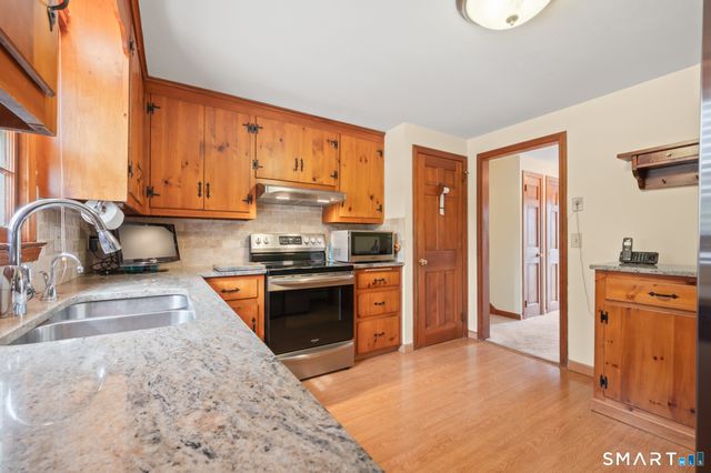 1 Steepleview Drive, East Hampton, CT 06424