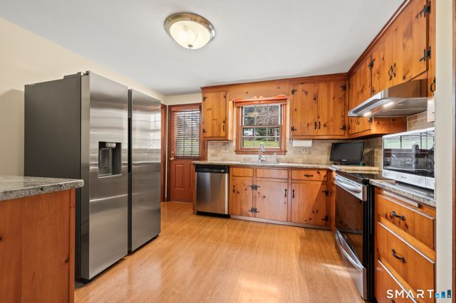 1 Steepleview Drive, East Hampton, CT 06424