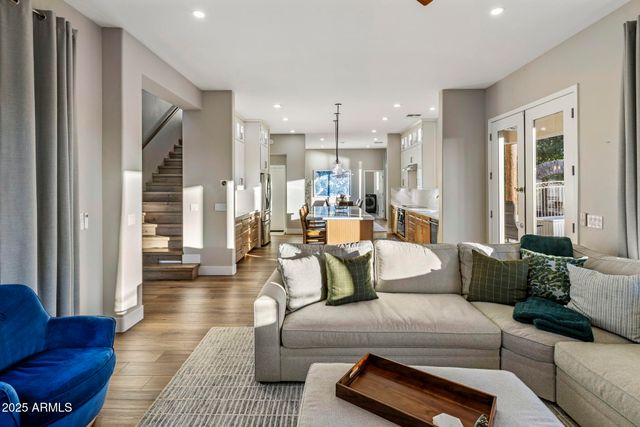 813 E FIELDSTONE Place, Chandler, AZ 85249