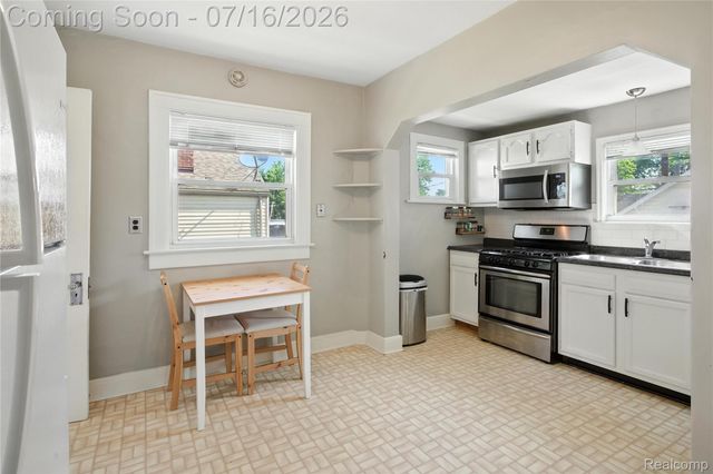 306 N Kenwood Avenue, Royal Oak, MI 48067