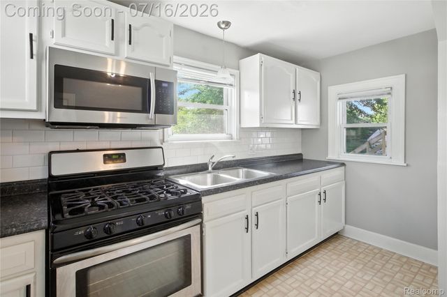 306 N Kenwood Avenue, Royal Oak, MI 48067