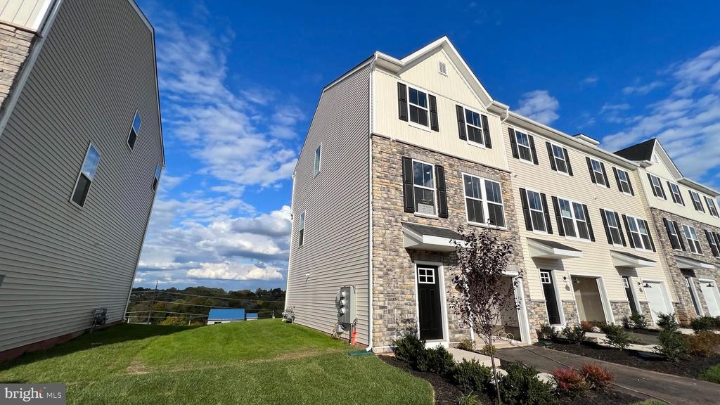 839 PECAN RD, Spring City, PA 19475