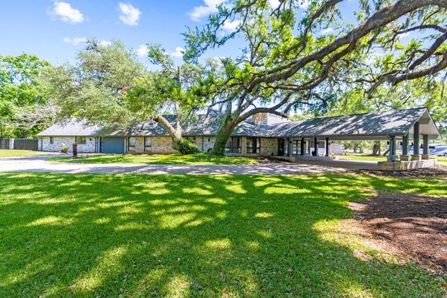 1717 S Columbia Drive, West Columbia, TX 77486