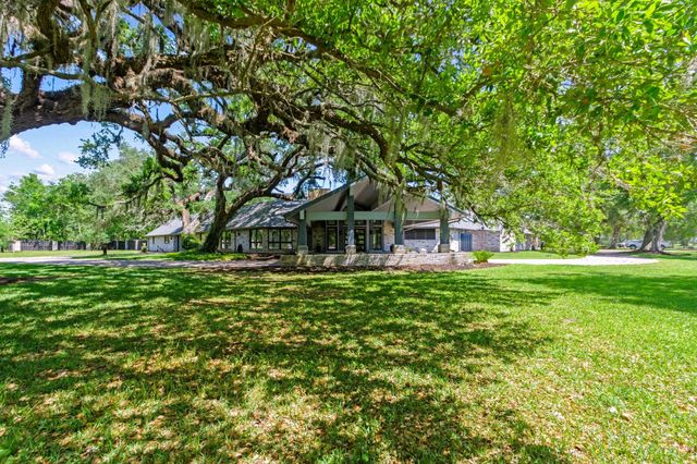 1717 S Columbia Drive, West Columbia, TX 77486