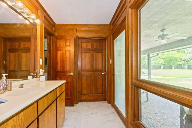 1717 S Columbia Drive, West Columbia, TX 77486