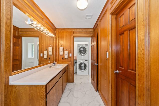 1717 S Columbia Drive, West Columbia, TX 77486