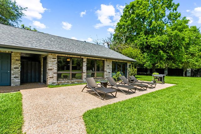 1717 S Columbia Drive, West Columbia, TX 77486