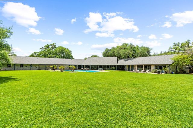 1717 S Columbia Drive, West Columbia, TX 77486