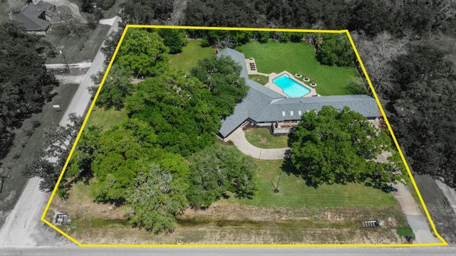 1717 S Columbia Drive, West Columbia, TX 77486