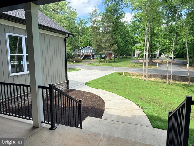 1231 LAKEVIEW PKWY, Locust Grove, VA 22508