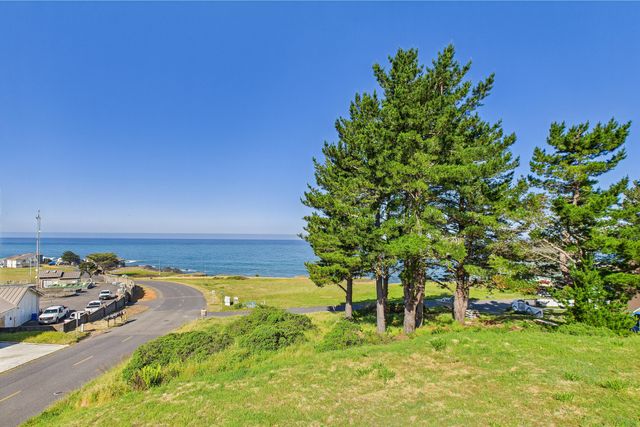 129 & 143 Lower Pacific Drive, Shelter Cove, CA 95589