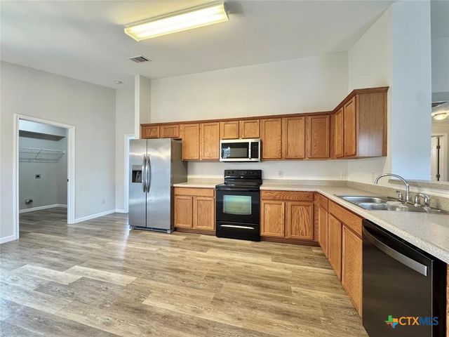 916 Gentry Drive, Leander, TX 78641