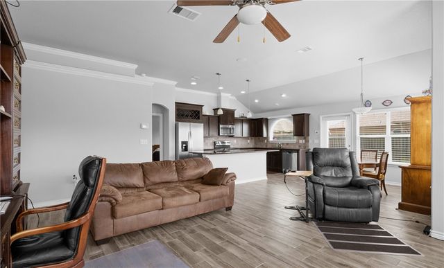 3042 Besterio Dr, Corpus Christi, TX 78415