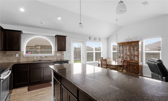 3042 Besterio Dr, Corpus Christi, TX 78415