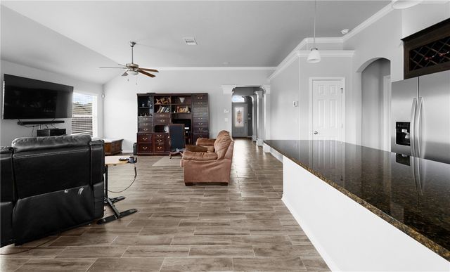 3042 Besterio Dr, Corpus Christi, TX 78415