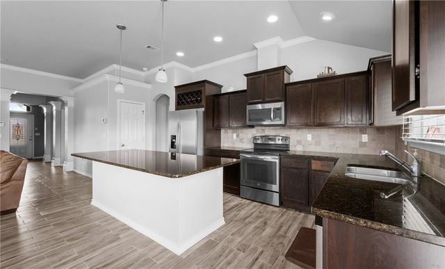 3042 Besterio Dr, Corpus Christi, TX 78415