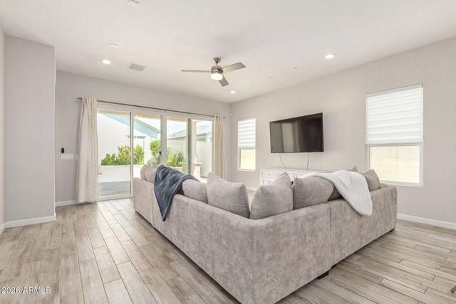 10446 W LONE CACTUS Drive, Peoria, AZ 85382