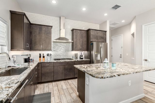 10446 W LONE CACTUS Drive, Peoria, AZ 85382