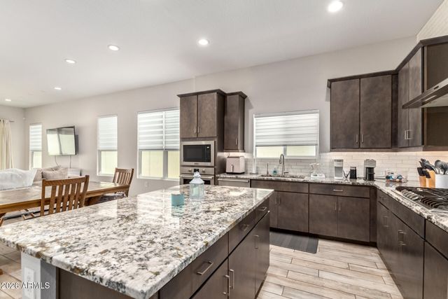 10446 W LONE CACTUS Drive, Peoria, AZ 85382