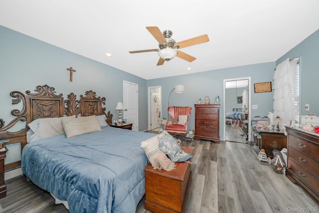 60 Easton Avenue, North Babylon, NY 11703