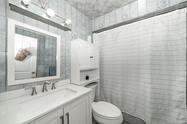 60 Easton Avenue, North Babylon, NY 11703