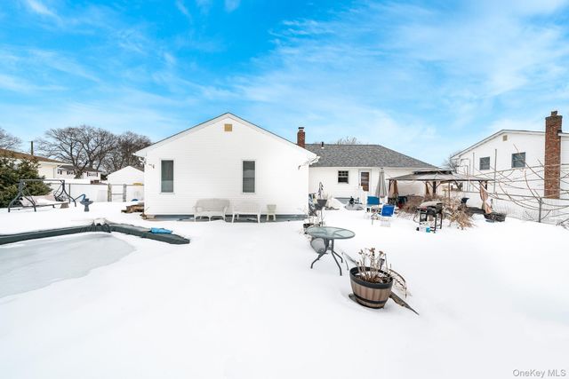 60 Easton Avenue, North Babylon, NY 11703