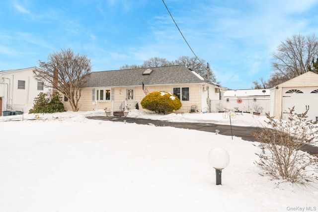 60 Easton Avenue, North Babylon, NY 11703