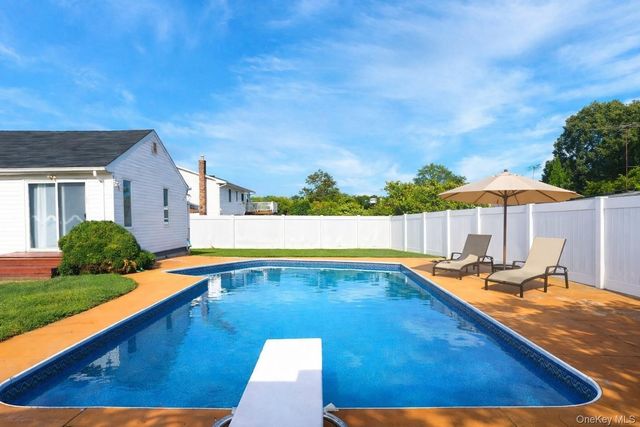 60 Easton Avenue, North Babylon, NY 11703