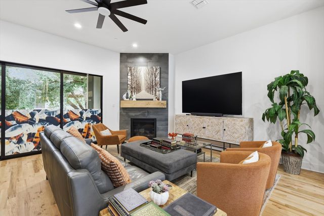 356 Foch Street, Fort Worth, TX 76107