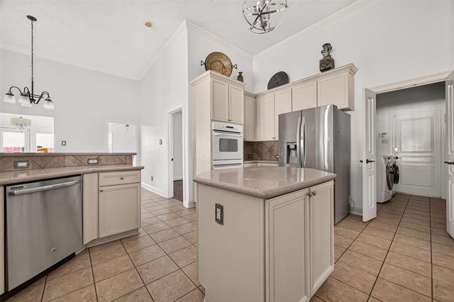 3831 Lakeridge Canyon Drive, Sugar Land, TX 77498