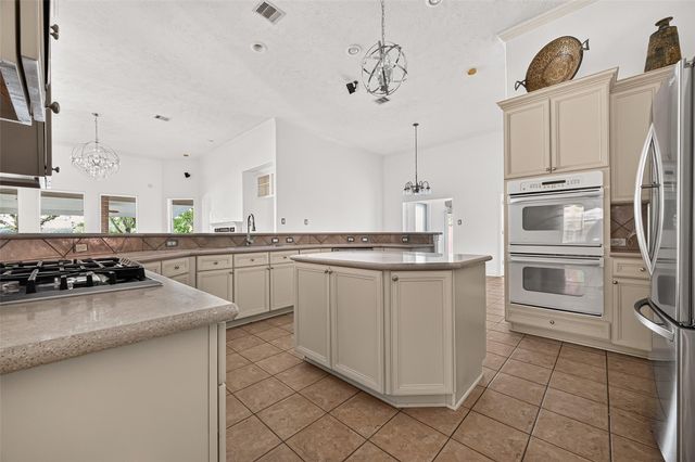 3831 Lakeridge Canyon Drive, Sugar Land, TX 77498
